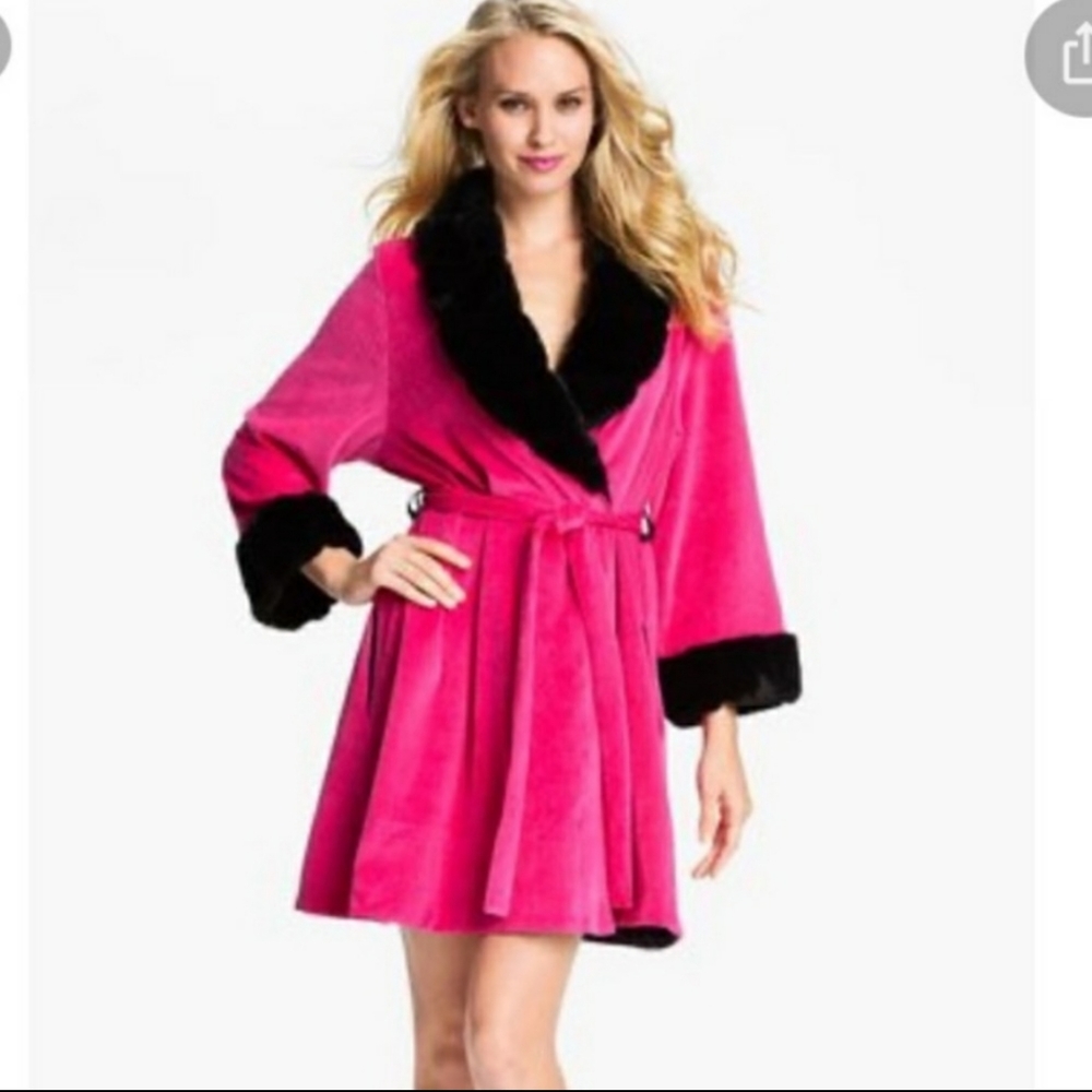 Betsey Johnson Pink and Black Trimmed Robe Size Large with 2 pockets